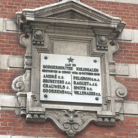 Gedenkplaat zijgevel districtshuis Gedenkplaat zijgevel districtshuis